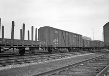 849760 Afbeelding van goederenwagens op het emplacement te Nijmegen.